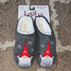 NWT Xmas gnome slippers